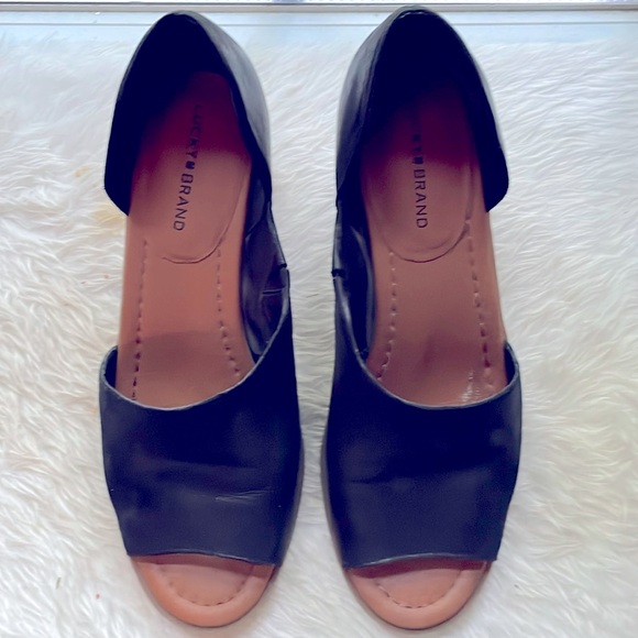 ⬇️ Peep Toe Pumps Very Lightly Worn Lucky Brand Black Leather - Picture 1 of 4